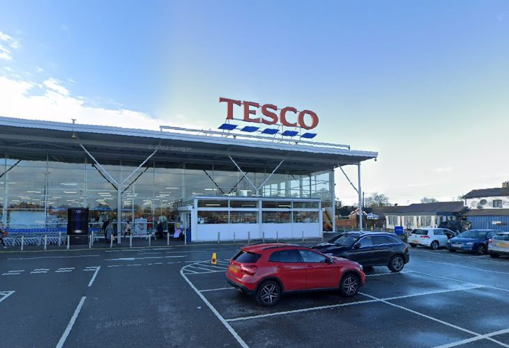 Exterior of Tesco Deysbrook entrance and car park